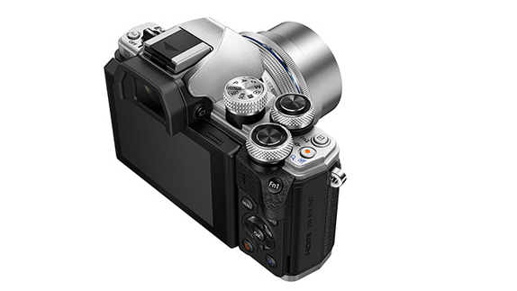Olympus OM-D E-M10 Mark 2 buyuk