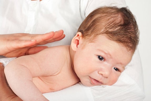 Bebeklerin Ağlama Nedenleri: Geğirme İsteği