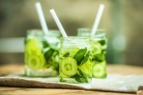 Misket Limonu ve Salatalık Suyu Tarifi Misket Limonu ve Salatalık Suyu Tarifi