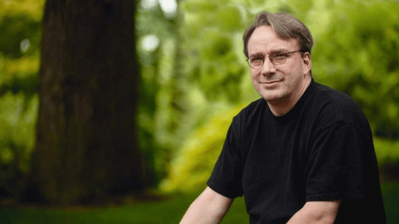 Dünyanın Akışını Değiştiren Yazılımcı Bir Dahi: Linus Torvalds Dünyanın Akışını Değiştiren Yazılımcı Bir Dahi: Linus Torvalds