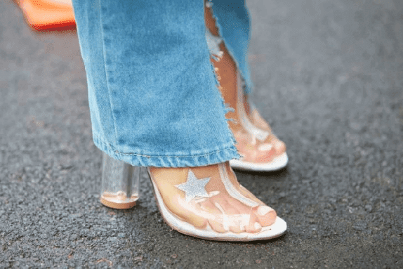 Sağlığı Bozan Ürünler - Plastik Ayakkabılar