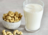 Kaju Sütü Nasıl Yapılır? Besin Değeri, Tarifler, Faydaları ve Yan Etkileri